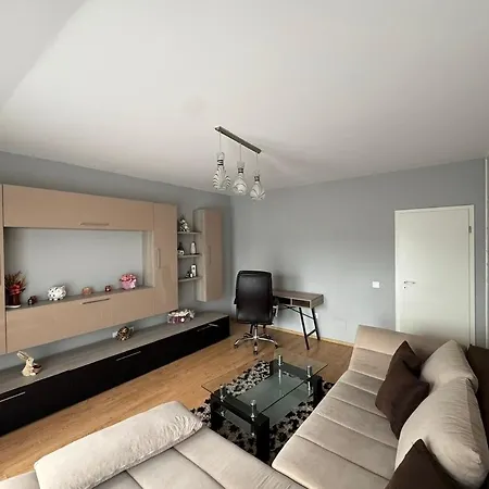 2 Rooms, Tractorul