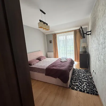 2 Rooms, Tractorul