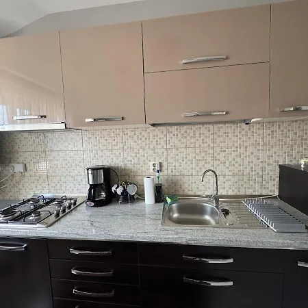 2 Rooms, Tractorul Appartement